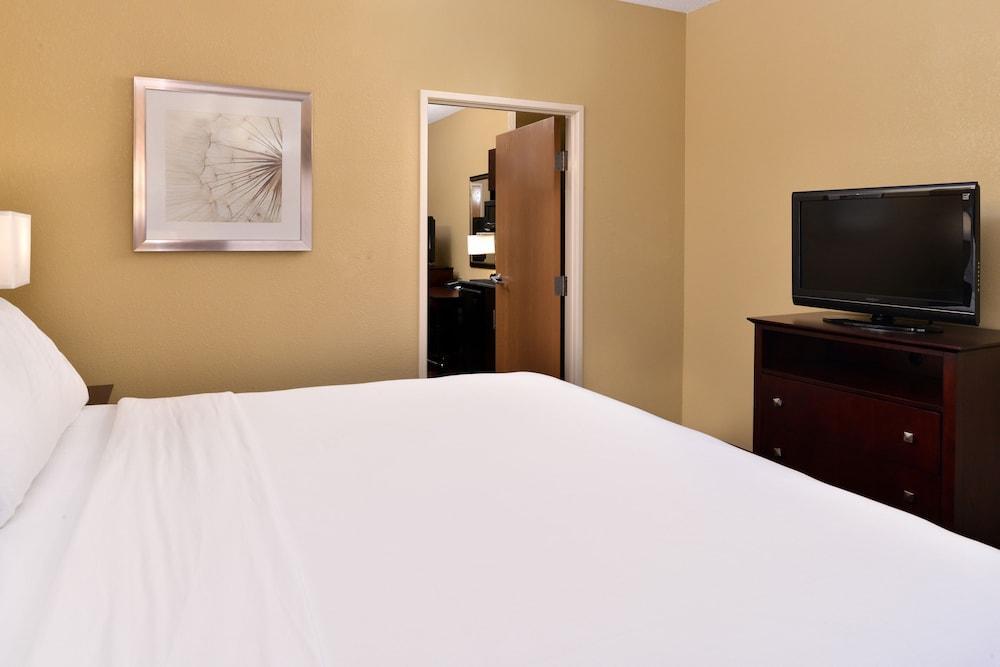 Holiday Inn Express Hotel & Suites Cincinnati-North/Sharonville Bagian luar foto