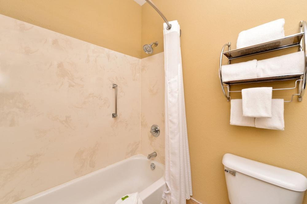 Holiday Inn Express Hotel & Suites Cincinnati-North/Sharonville Bagian luar foto