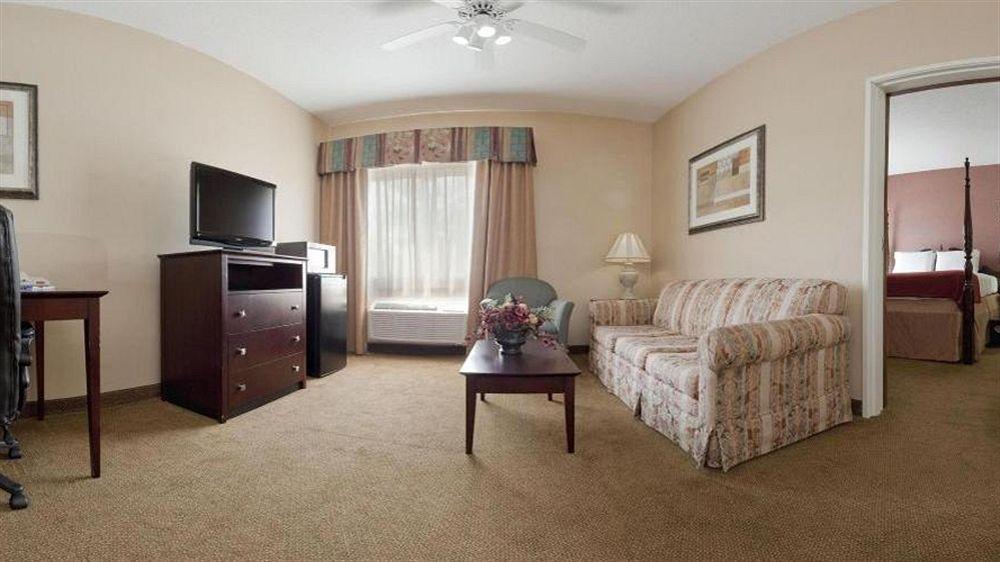 Holiday Inn Express Hotel & Suites Cincinnati-North/Sharonville Bagian luar foto