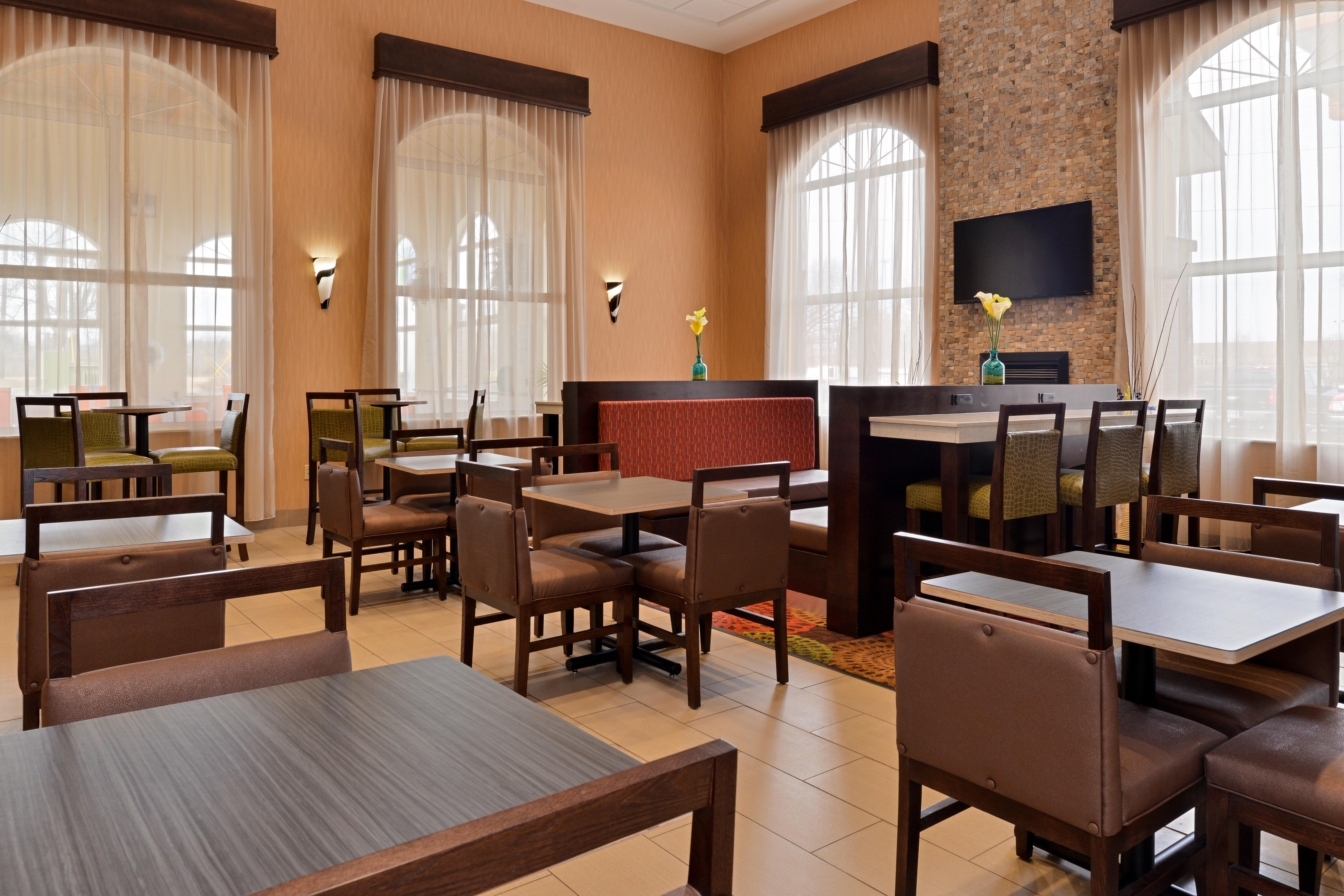 Holiday Inn Express Hotel & Suites Cincinnati-North/Sharonville Bagian luar foto