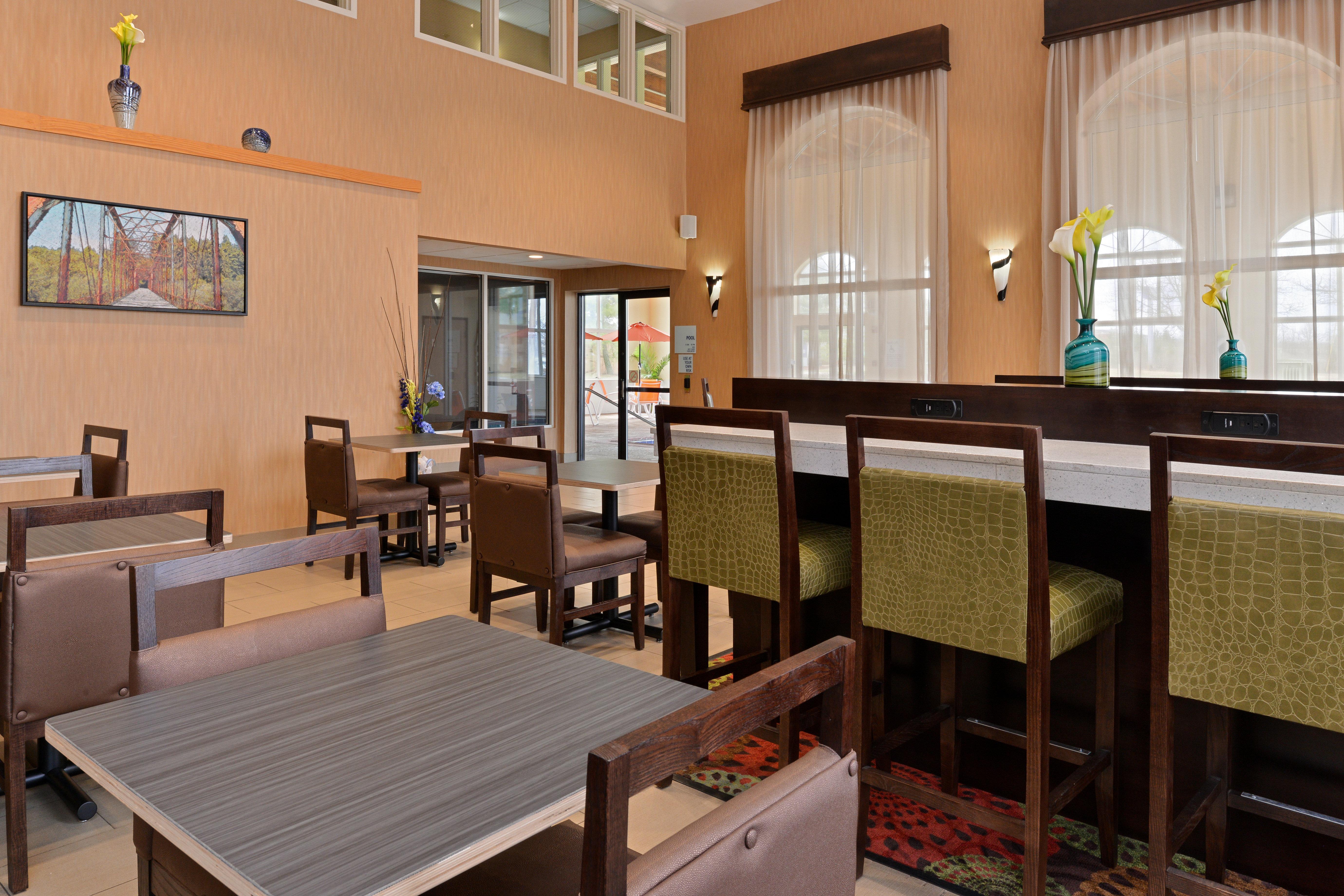 Holiday Inn Express Hotel & Suites Cincinnati-North/Sharonville Bagian luar foto