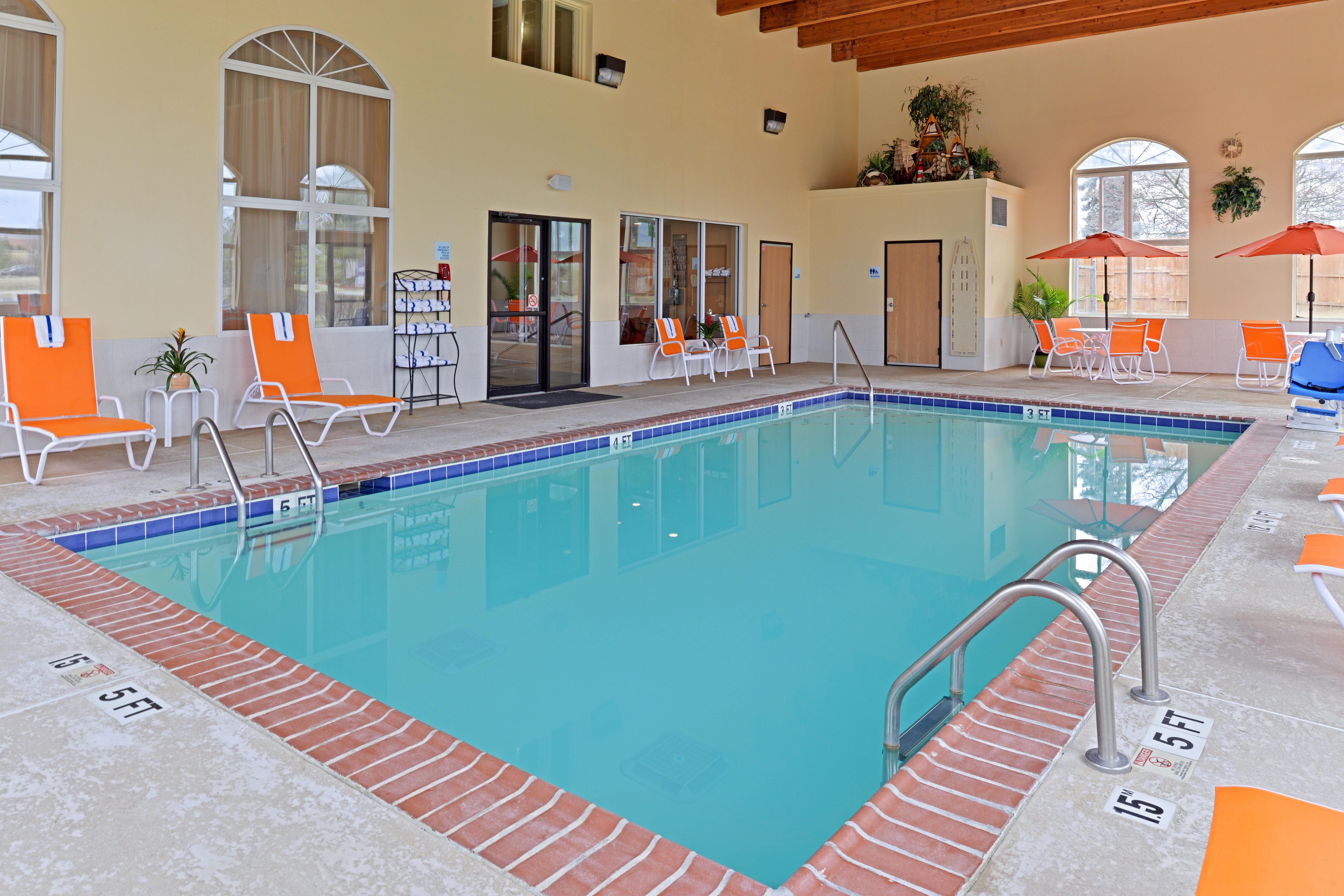 Holiday Inn Express Hotel & Suites Cincinnati-North/Sharonville Bagian luar foto