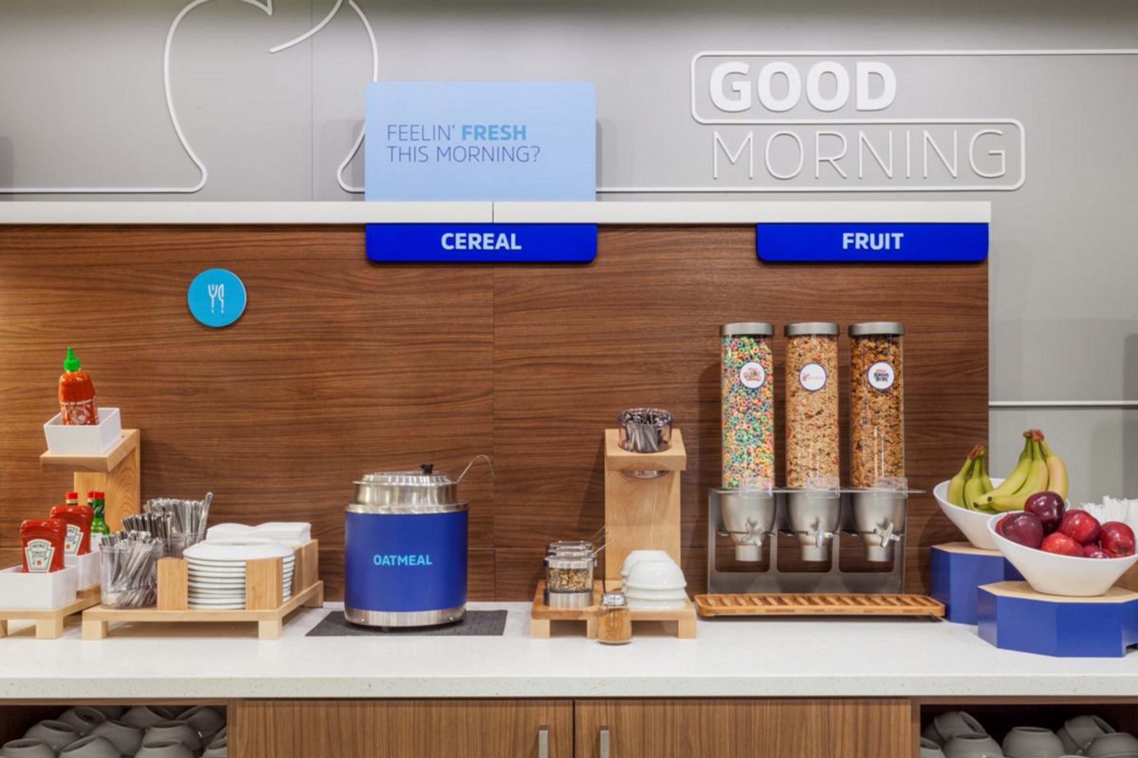 Holiday Inn Express Hotel & Suites Cincinnati-North/Sharonville Bagian luar foto