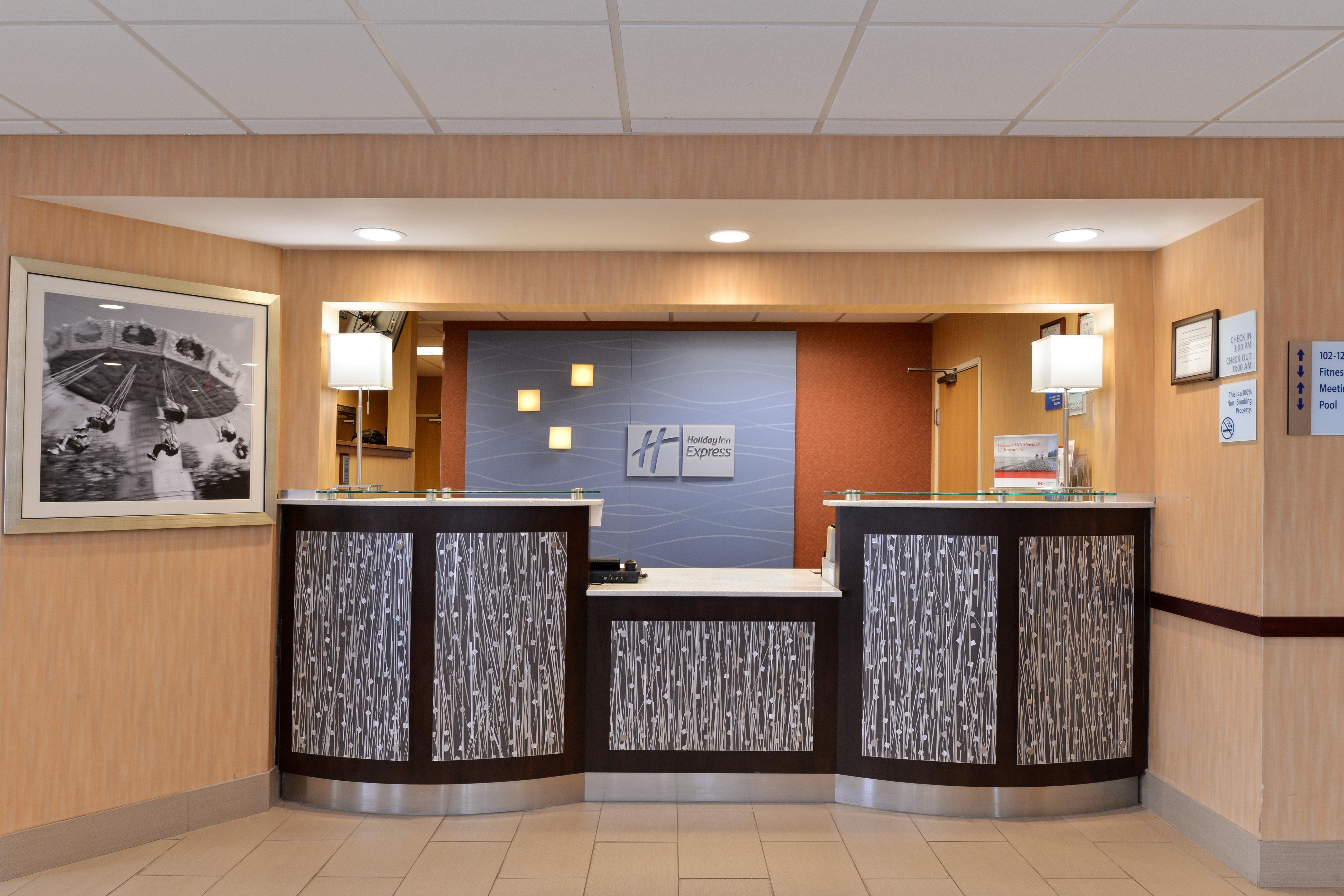Holiday Inn Express Hotel & Suites Cincinnati-North/Sharonville Bagian luar foto