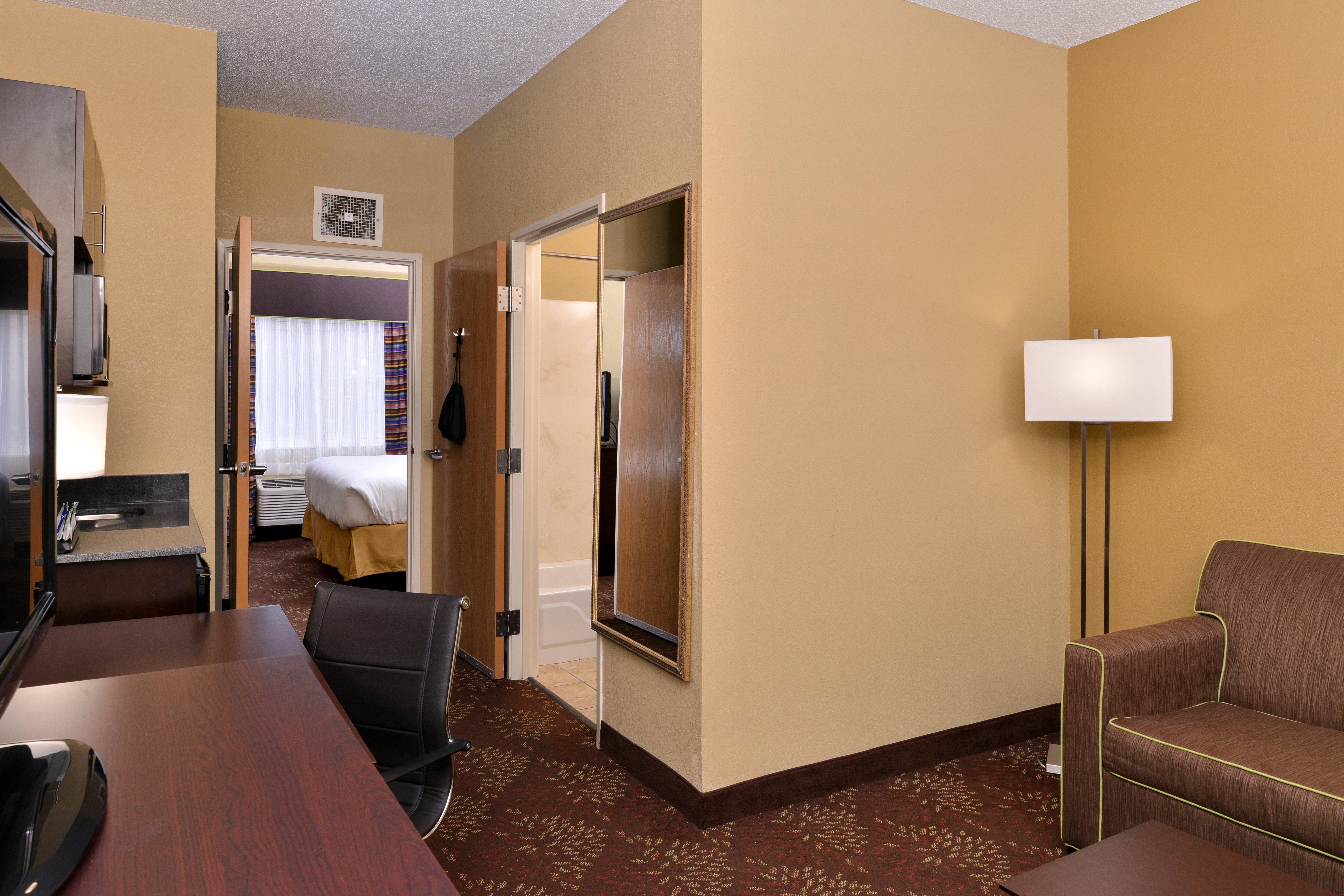 Holiday Inn Express Hotel & Suites Cincinnati-North/Sharonville Bagian luar foto