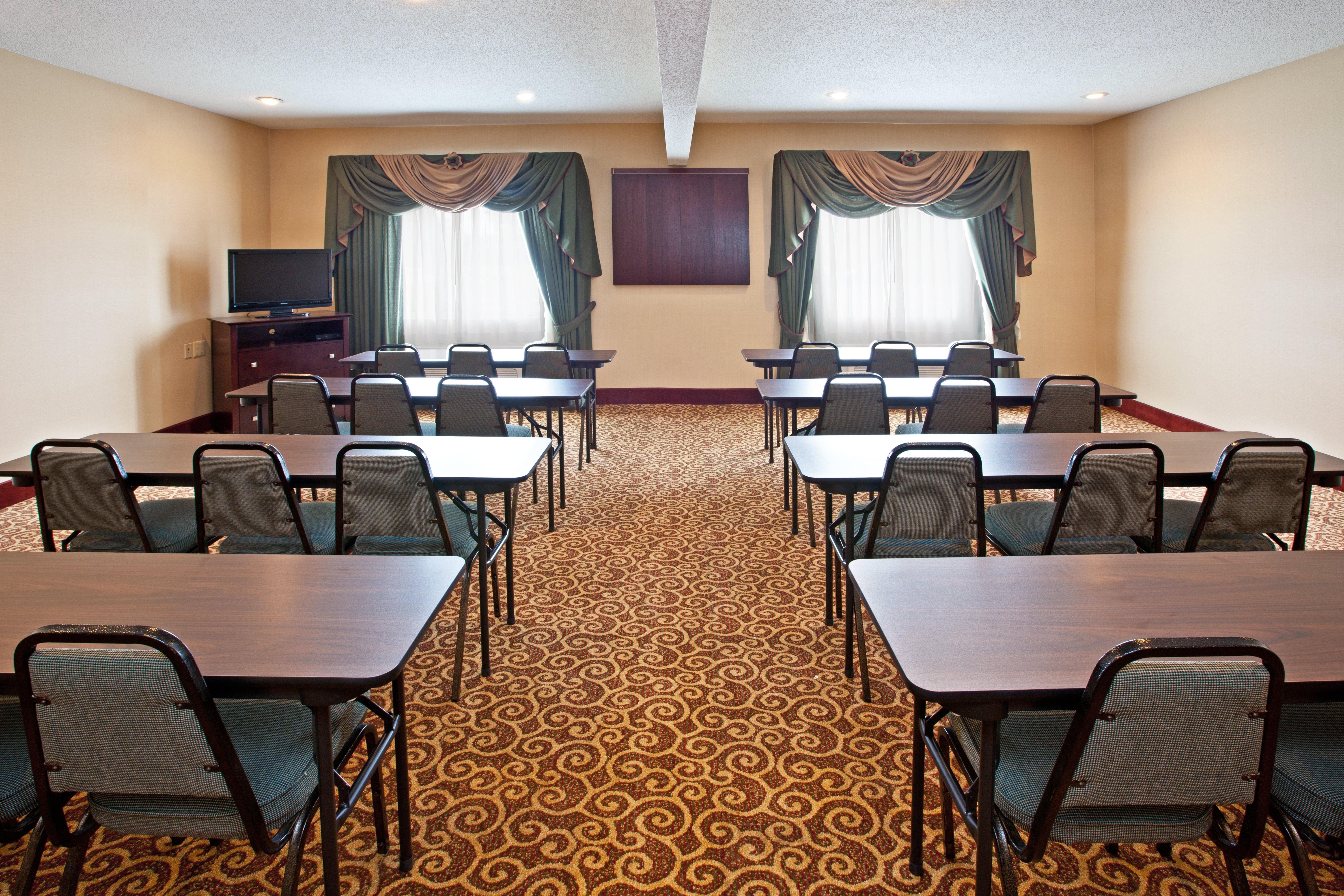 Holiday Inn Express Hotel & Suites Cincinnati-North/Sharonville Bagian luar foto