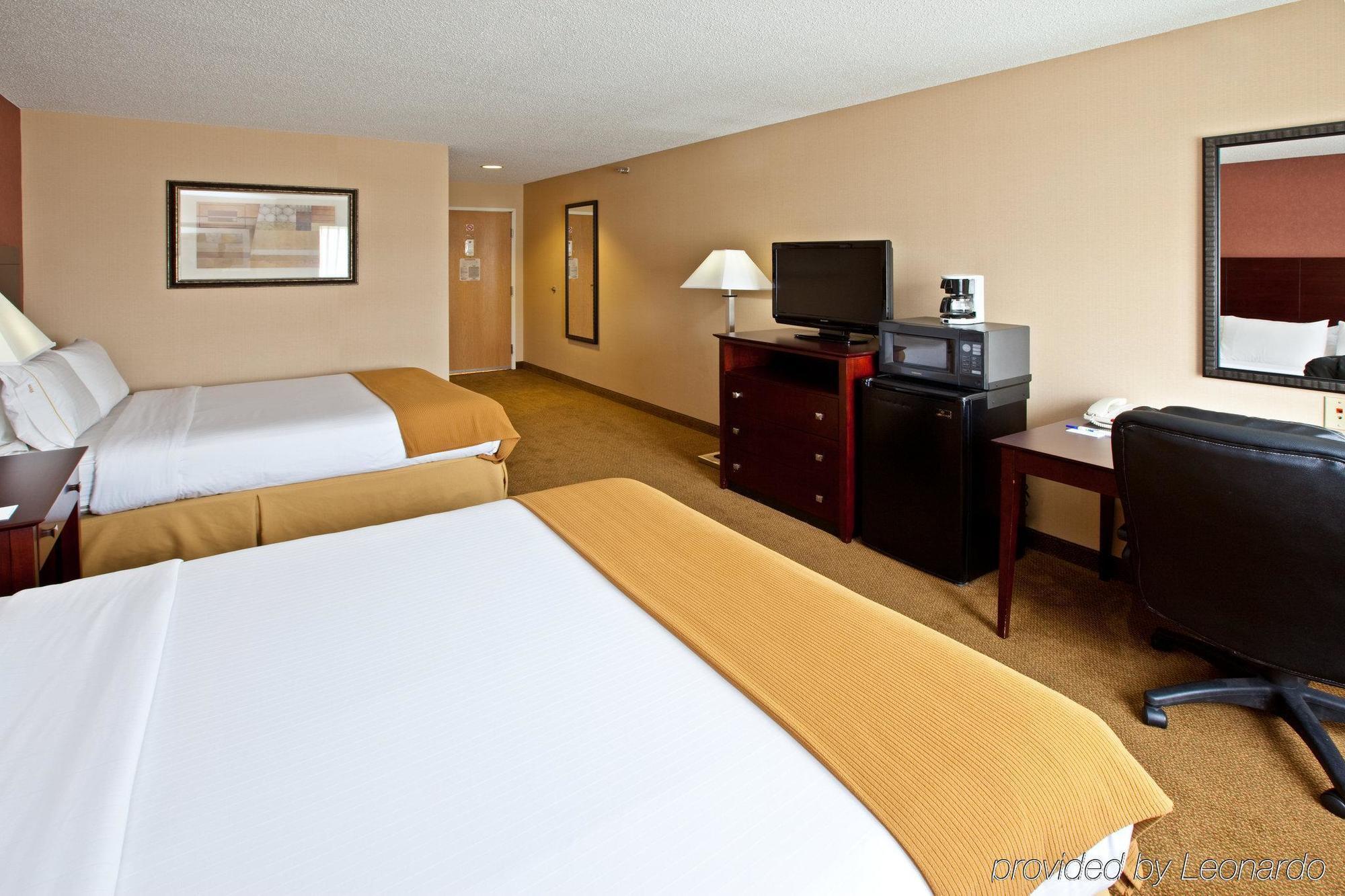Holiday Inn Express Hotel & Suites Cincinnati-North/Sharonville Ruang foto