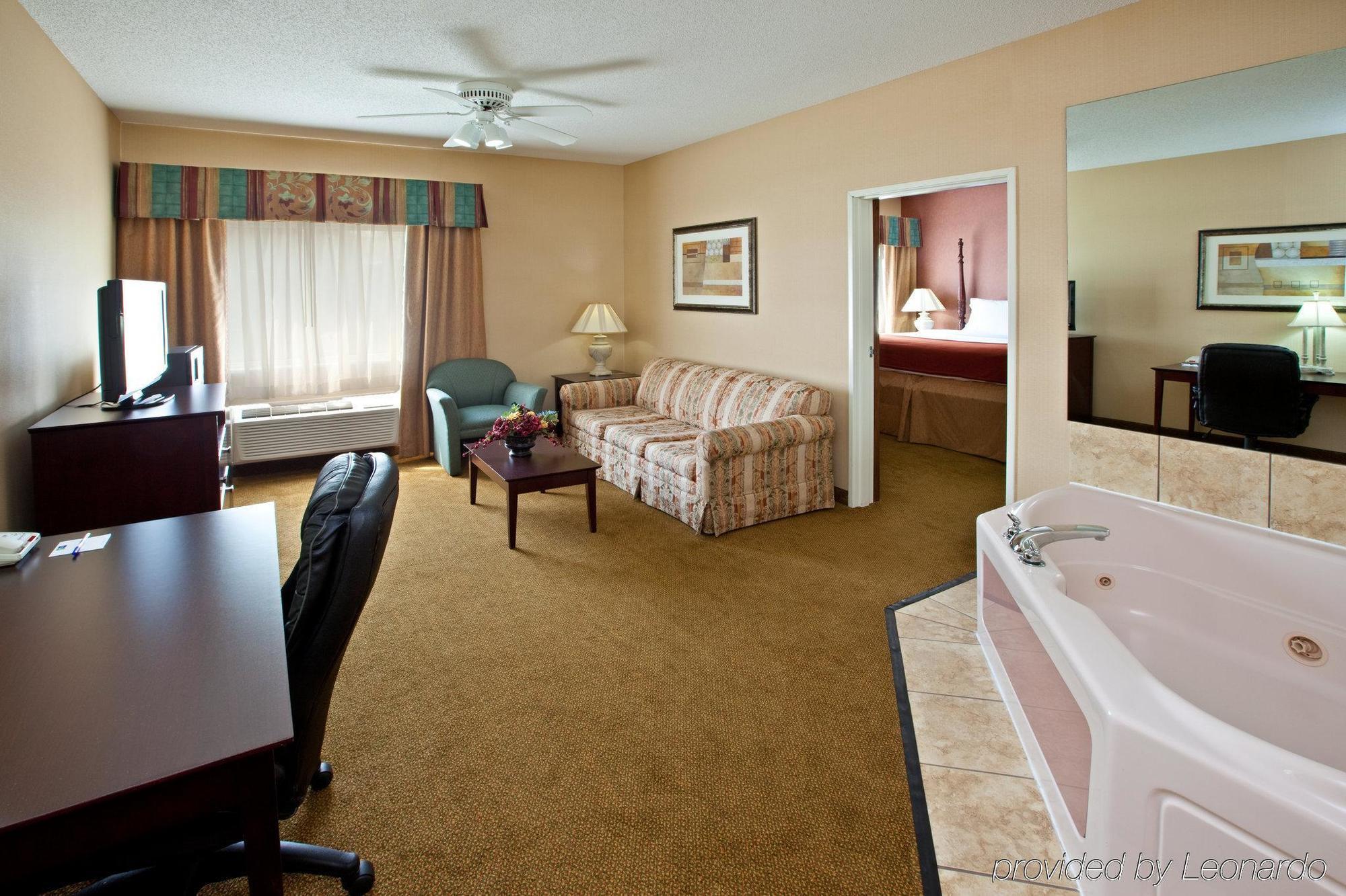 Holiday Inn Express Hotel & Suites Cincinnati-North/Sharonville Ruang foto