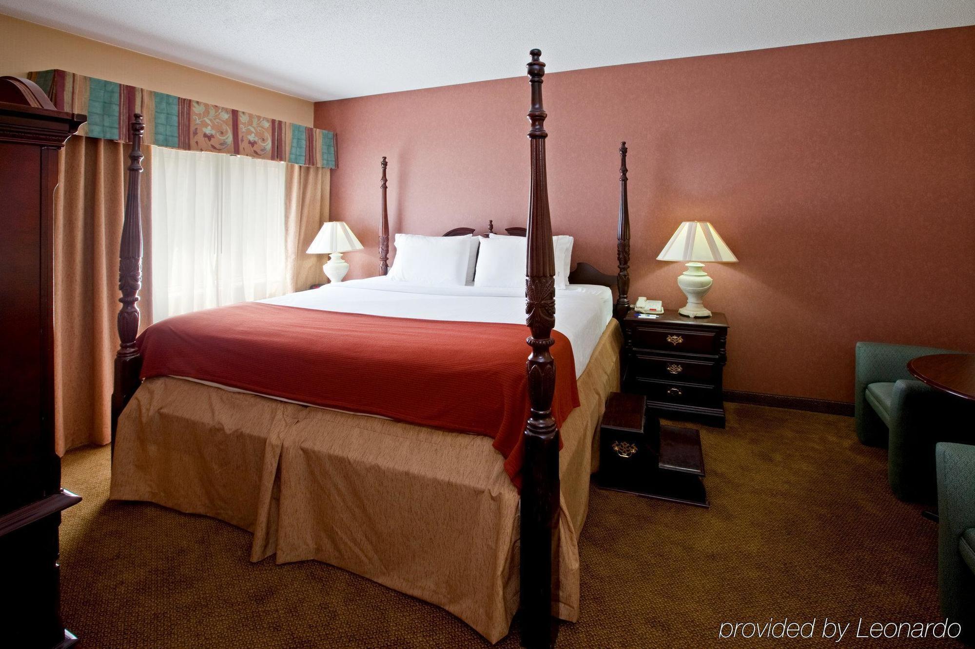 Holiday Inn Express Hotel & Suites Cincinnati-North/Sharonville Bagian luar foto
