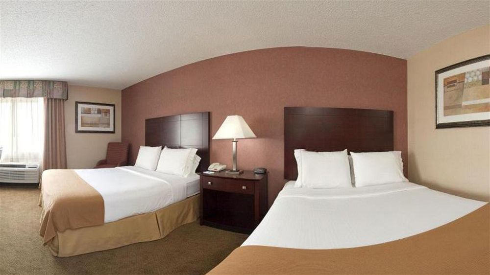 Holiday Inn Express Hotel & Suites Cincinnati-North/Sharonville Bagian luar foto