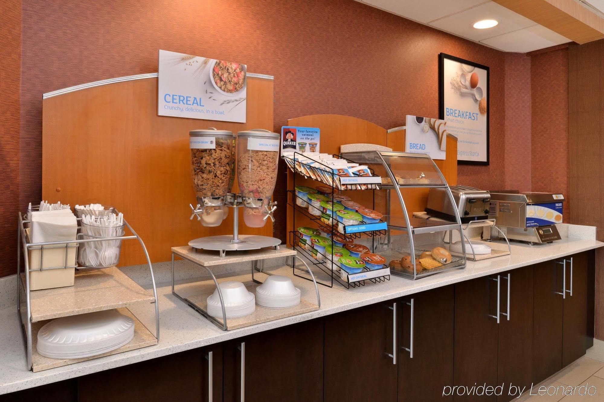 Holiday Inn Express Hotel & Suites Cincinnati-North/Sharonville Bagian luar foto