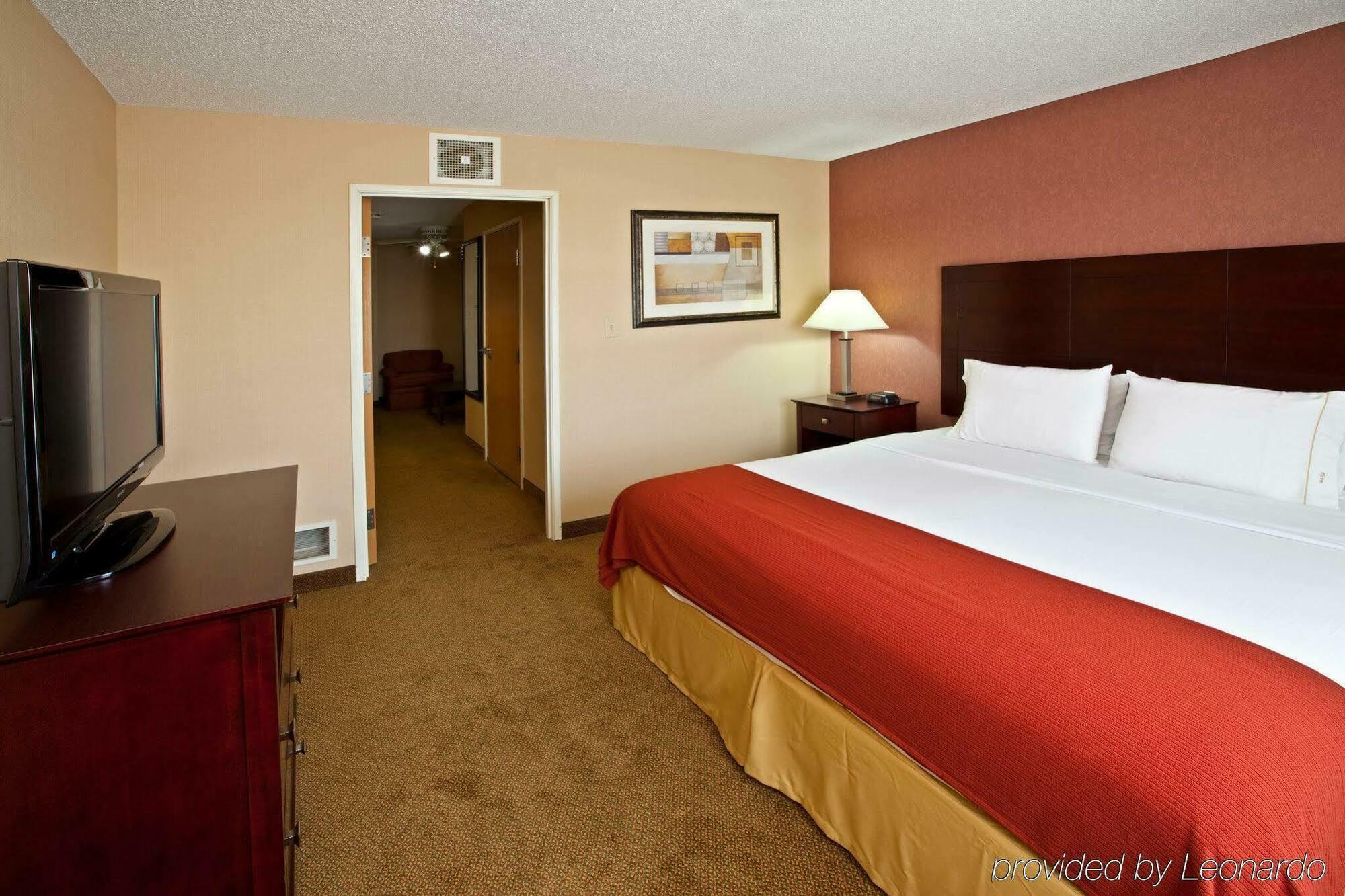 Holiday Inn Express Hotel & Suites Cincinnati-North/Sharonville Bagian luar foto
